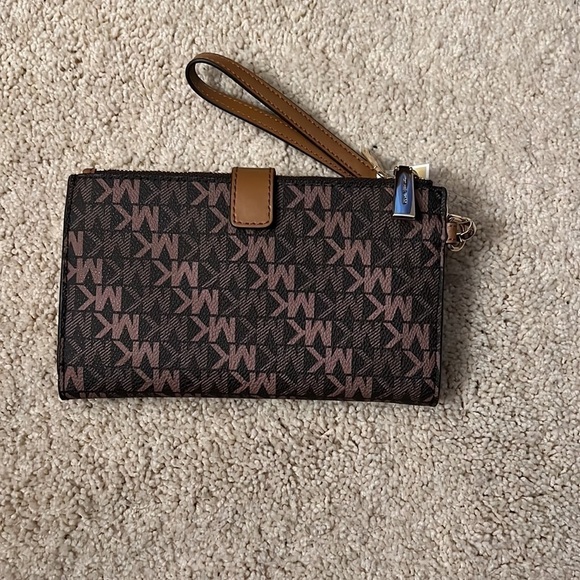 New Michael Kors wristlet - Picture 2 of 6